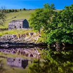 롯지 Wharfe Camp Glamping