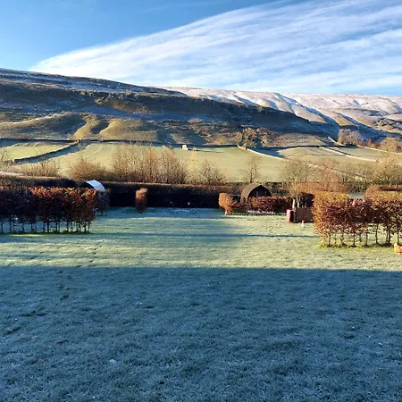 Wharfe Camp Glamping Деревянный коттедж